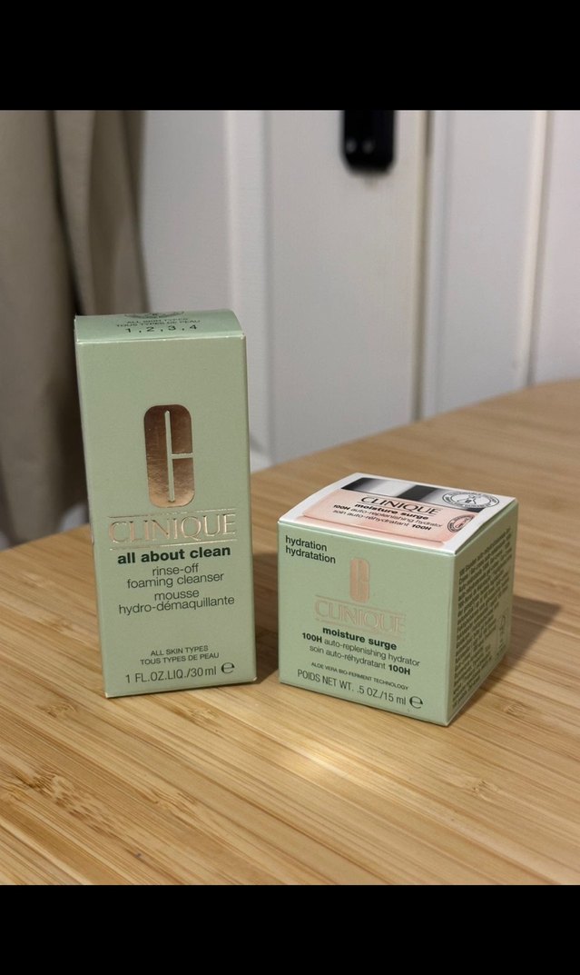 Clinique 
Nemlendirici ve Temizleyici Seti - Görsel 2