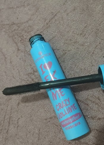 Essence siyah Suya Dayanıklı Maskara - Görsel 2