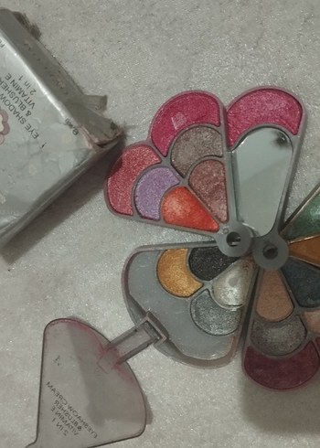 Çok Renkli Göz Farı Paleti - Görsel 2