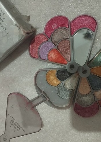 Çok Renkli Göz Farı Paleti - Görsel 3