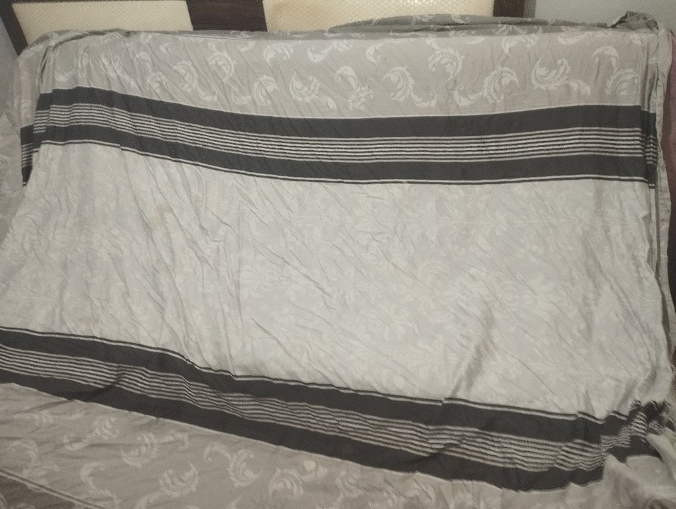 Gri Desensiz Yatak Örtüsü - Görsel 2