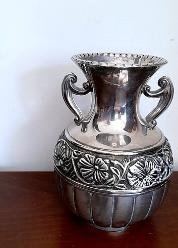 Antik Alman gümüş kaplama kulplu vazo