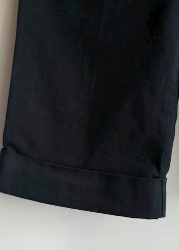 Kadın Siyah Kemerli Kısa Bermuda Şort - Görsel 5