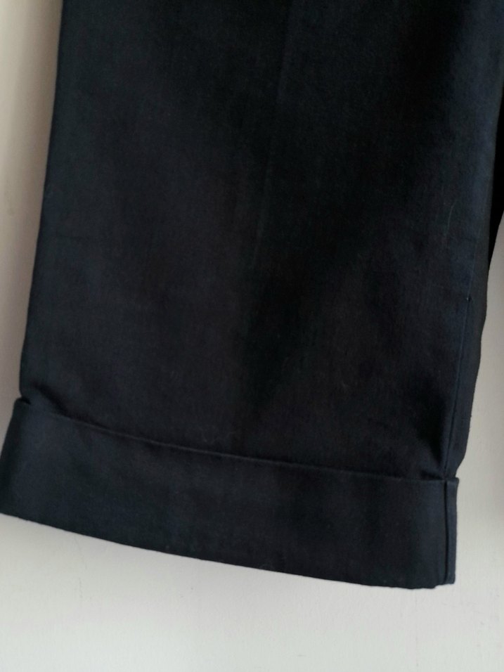 Kadın Siyah Kemerli Kısa Bermuda Şort - Görsel 5