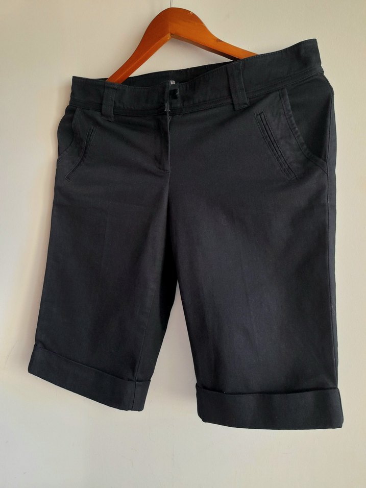 Kadın Siyah Kemerli Kısa Bermuda Şort - Görsel 4