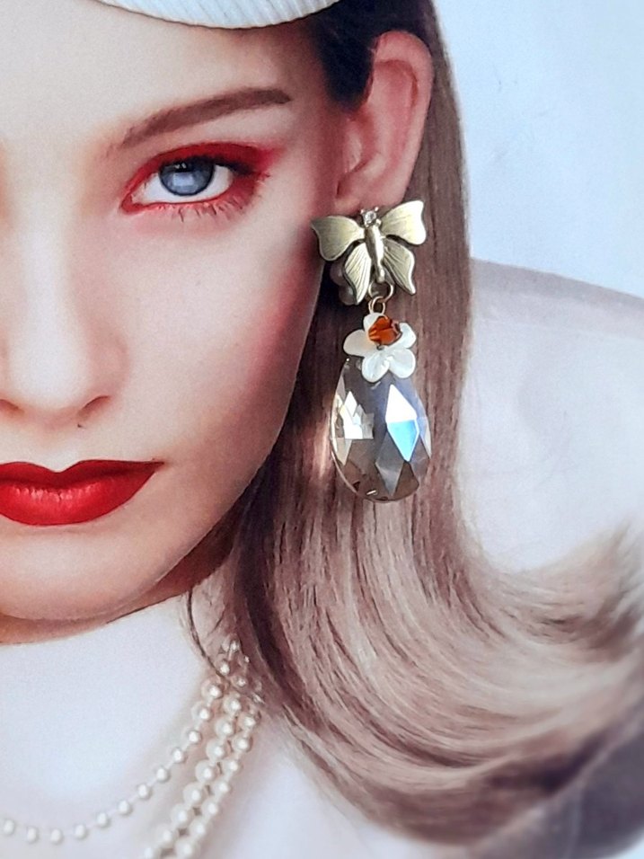 Kristal Damla Taşlı, Sedef çiçekli Sallantılı Küpe - Görsel 3