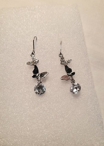 Kristal Taşlı Kelebek Detaylı Küpe - Görsel 4