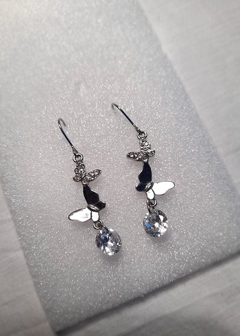 Kristal Taşlı Kelebek Detaylı Küpe - Görsel 6