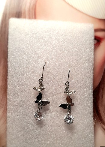 Kristal Taşlı Kelebek Detaylı Küpe - Görsel 7