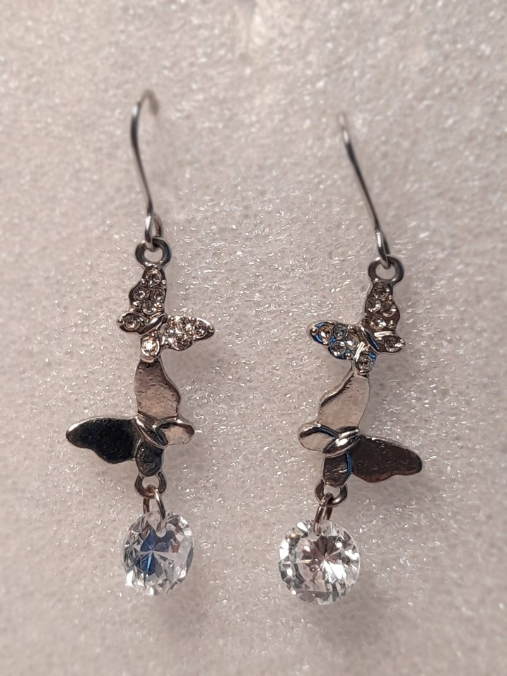 Kristal Taşlı Kelebek Detaylı Küpe - Görsel 5