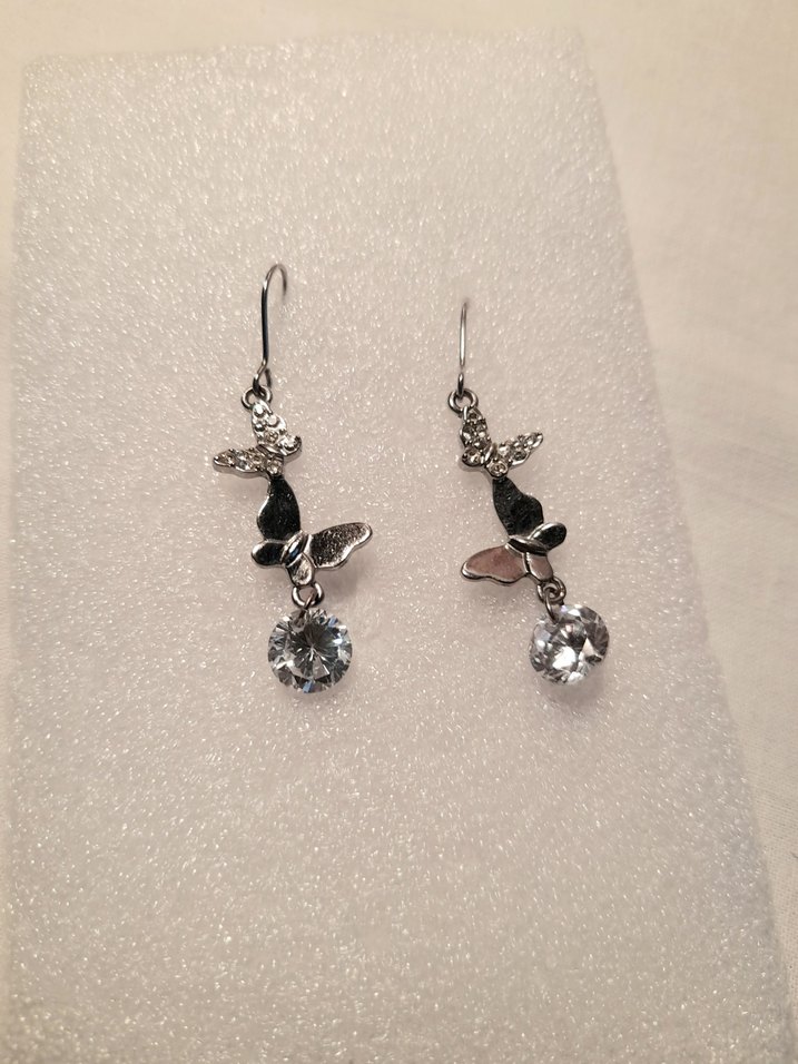 Kristal Taşlı Kelebek Detaylı Küpe - Görsel 4