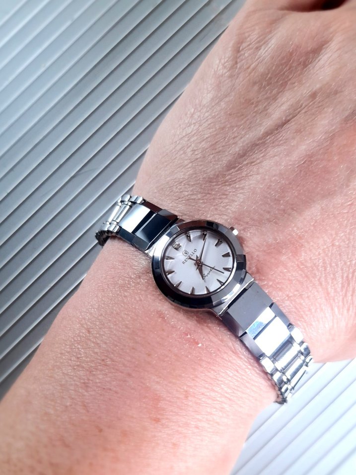 Vintage Revello Marka Çelik Kordon Kadın Saat - Görsel 3