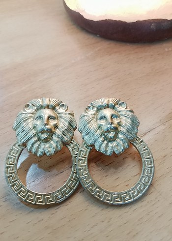 Altın Renk Aslan Figürlü Vintage Küpe