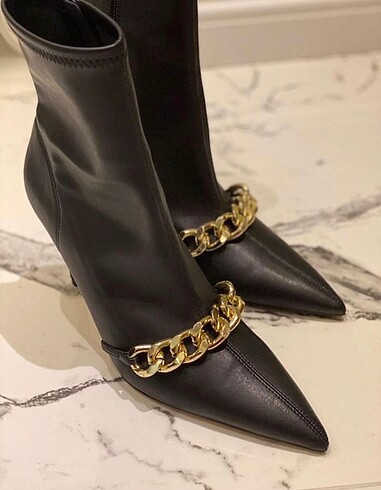 37 Beden Zara bot