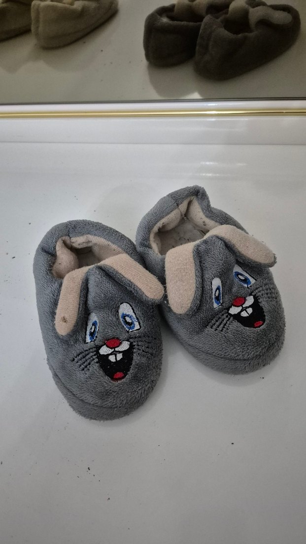 Nakışlı Gri Kız Çocuk Sıcak Terlik - Görsel 2