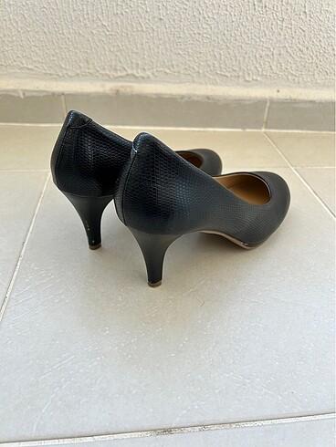 Polaris Siyah topuklu ayakkabı