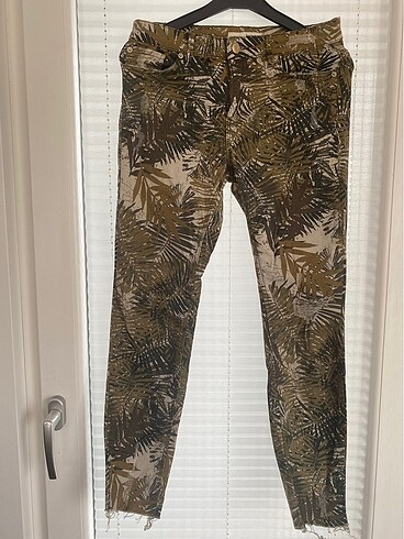 Stradivarius jungle desen pantolon