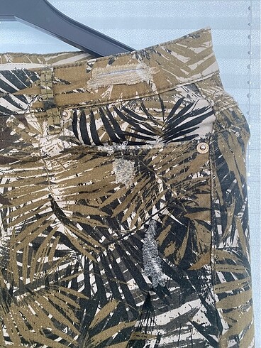 38 Beden haki Renk Stradivarius jungle desen pantolon