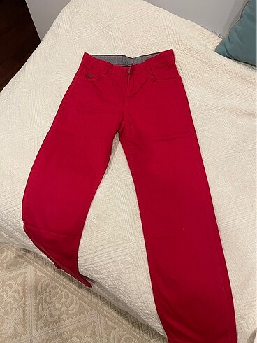 Kırmızı pantolon