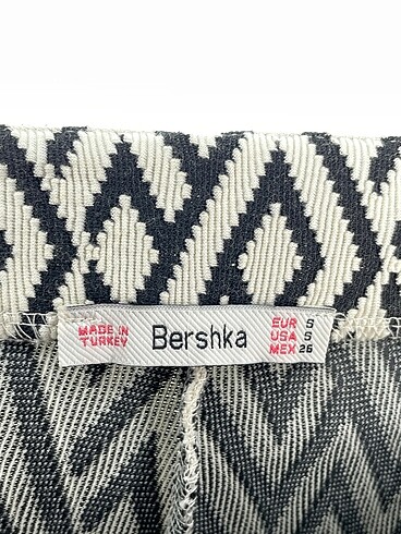 s Beden çeşitli Renk Bershka Mini Şort %70 İndirimli.