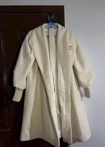 Beyaz Uzun Pamuklu Kadın Kaban - Görsel 4