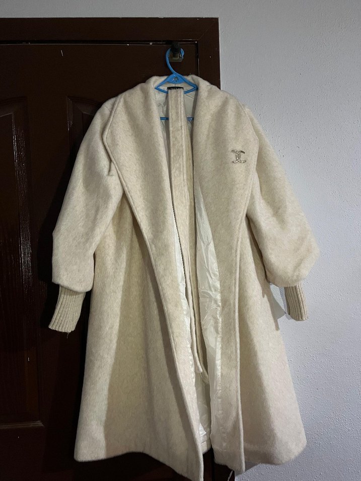 Beyaz Uzun Pamuklu Kadın Kaban - Görsel 4