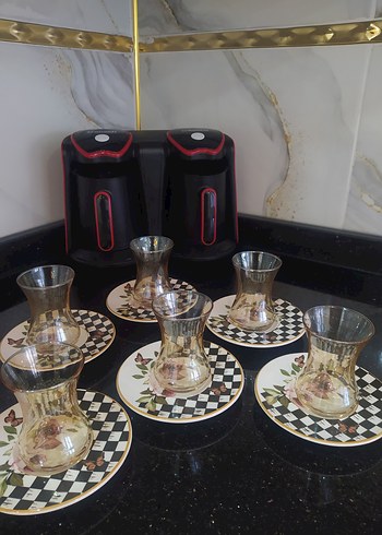 Desenli Çay Bardakları ve Tabak Seti - Görsel 2