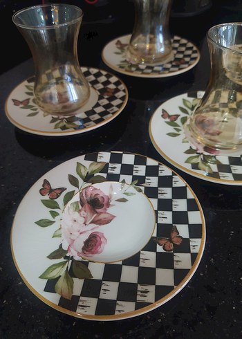 Desenli Çay Bardakları ve Tabak Seti - Görsel 3