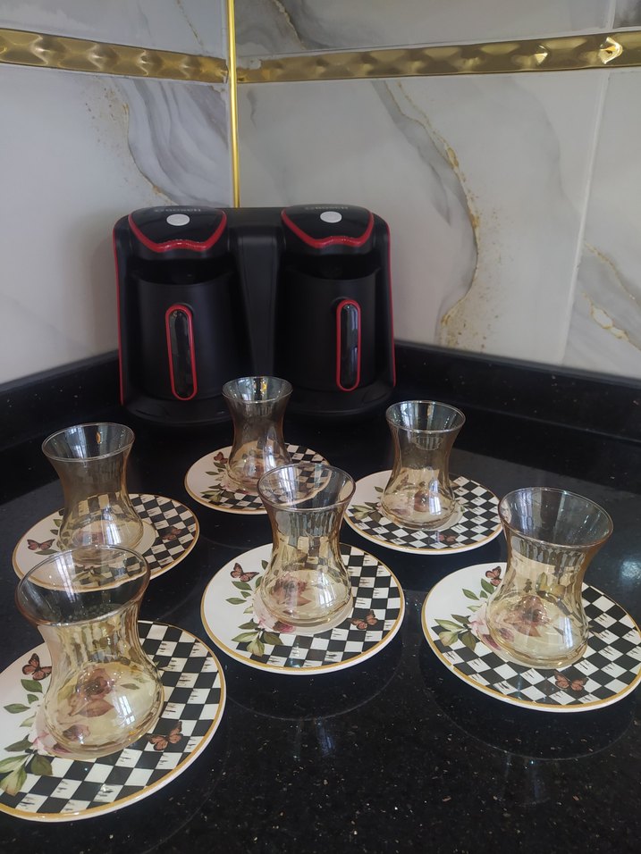 Desenli Çay Bardakları ve Tabak Seti - Görsel 2