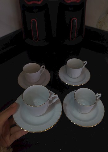 Beyaz Altın Kenarlı 4'lü Kahve Fincanı Seti - Görsel 4