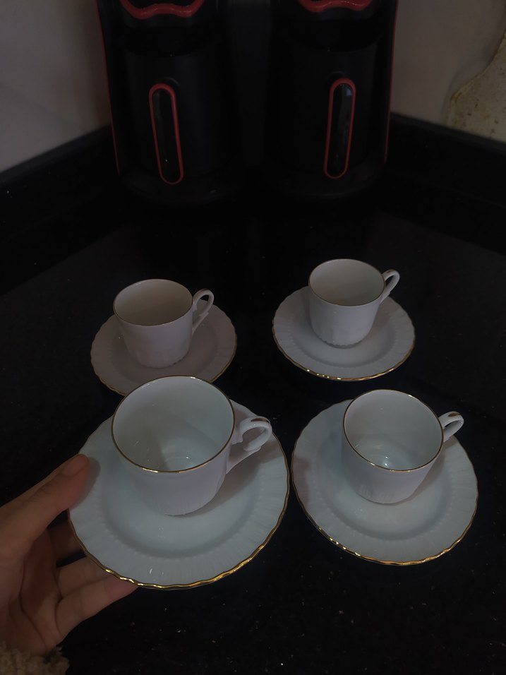 Beyaz Altın Kenarlı 4'lü Kahve Fincanı Seti - Görsel 4