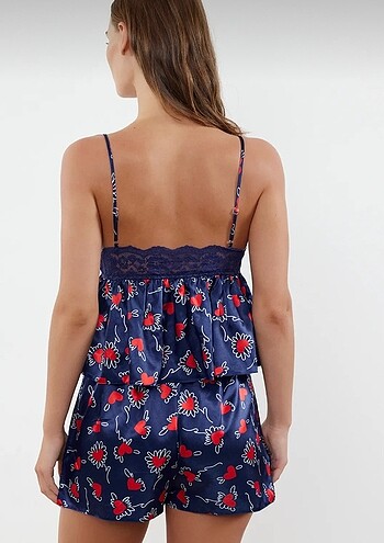 Kalp Detaylı Saten Şortlu Pijama Takımı