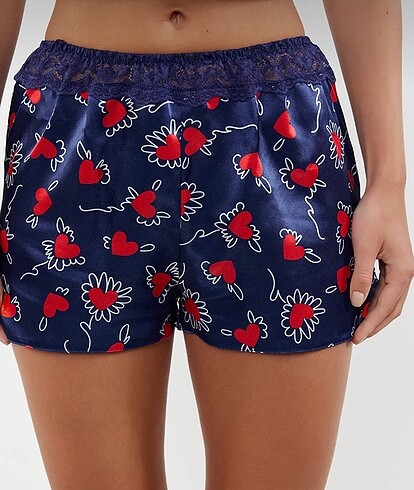 38 Beden Kalp Detaylı Saten Şortlu Pijama Takımı