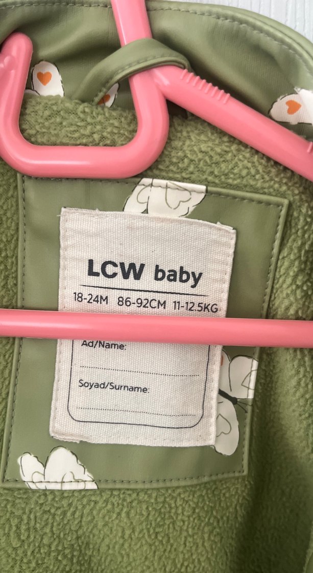 LCW Kız Çocuk Yeşil Baskılı Yağmurluk - Görsel 4