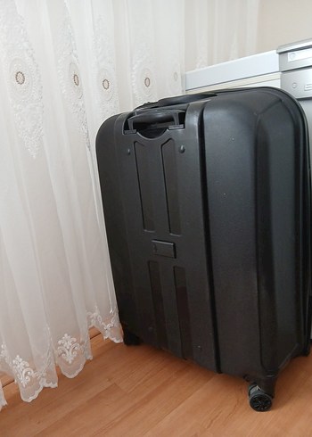 Siyah Erkek Valiz, Tokalı, Minimalist Tasarım