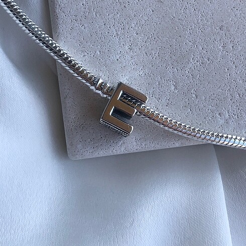 Pandora Pandora E harf charm