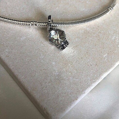 Pandora 2021 Kar küresi charm