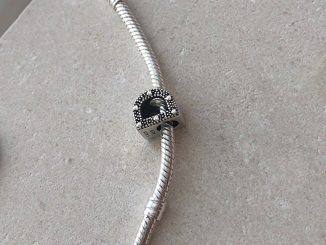 Beden D harf charm
