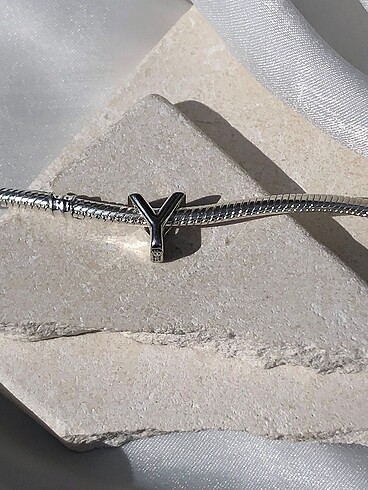 Pandora Y harfi charm