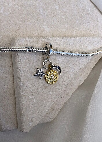 Beden gökyüzü üçlü sallantılı charm