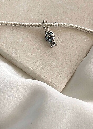 Pandora Mavi pullu balık sallantılı charm