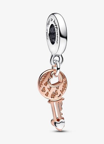 İki renkli anahtar & kalp sallantılı charm