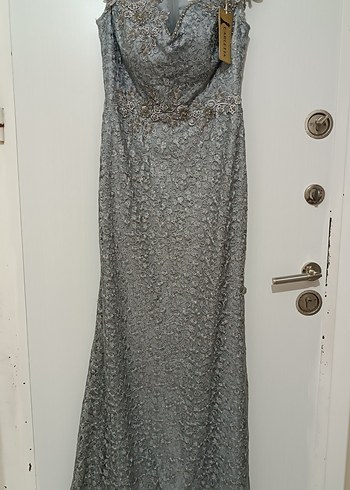 Gri Nakışlı Uzun Straplez Abiye Elbise - Görsel 2
