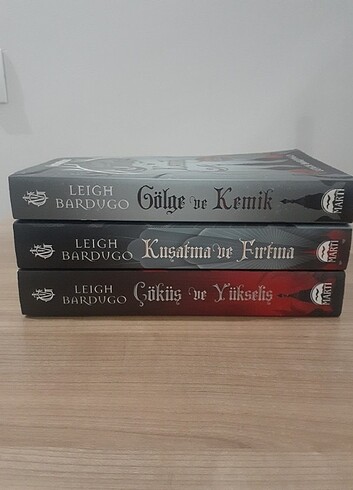 Leigh Bardugo Grisha1