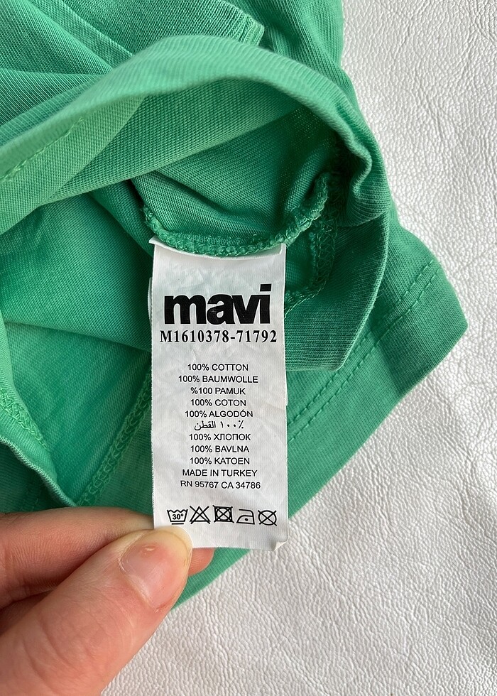 mavi marka kolsuz kısa üst - Görsel 4