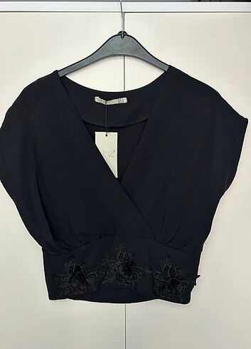 Kinzi marka kravuze yaka Siyah mini üst bluz 