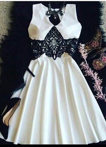 Beyaz kısa elbise 