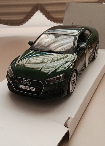  Beden Burago 1.24 ölçek AUDI RS5 Coupe Diecast 