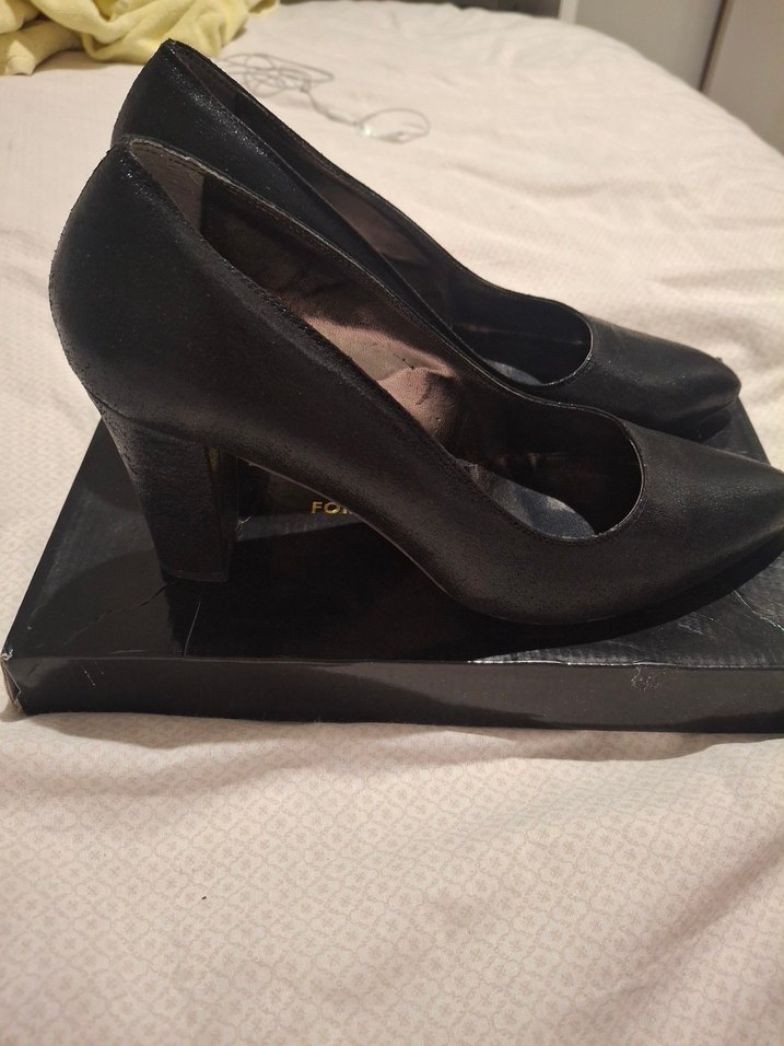 Siyah Parlak Topuklu Ayakkabı - Görsel 3