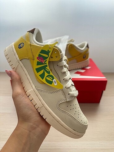 Nike Dunk Low LX Banana (W)